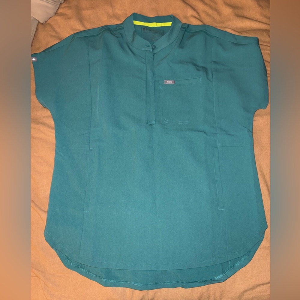 FIGS Women's Cactus Montex - Mock
Neck Scrub Top
S - Cactus - Regular - Picture 2 of 4
